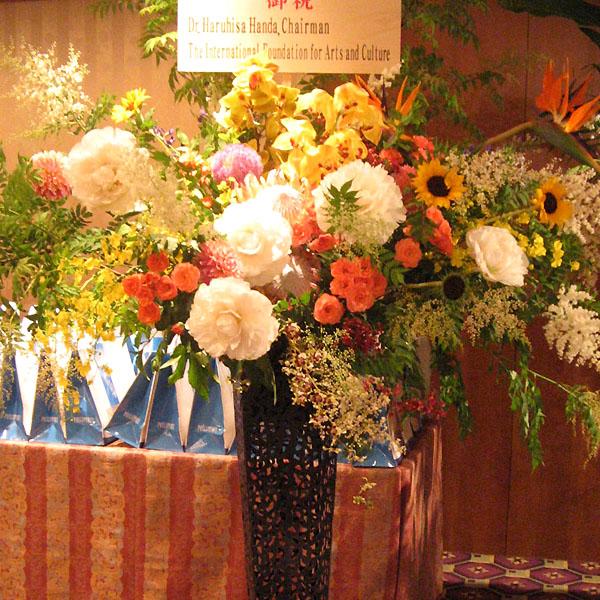 出演祝い 公演祝い スタンド花 二子玉川の花屋 ネイティブフラワーイーダ